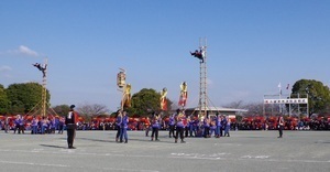 出初式での梯子隊演技