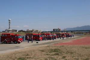 河川敷で訓練