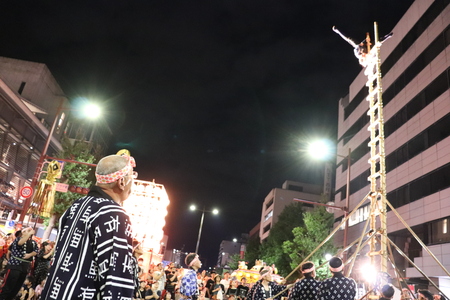 水の祭典での梯子のり演技