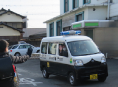 青色パトロール車による防犯活動の様子