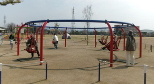 津福公園インクルーシブ遊具