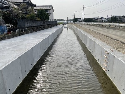 11号幹線排水路の施工後状況写真