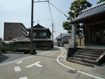 京隈小路の名残のあるまちなみ