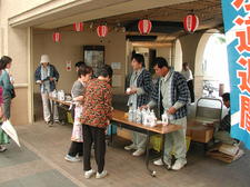 街頭での水質保全PR活動の様子