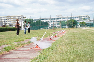 ロケットを発射する様子