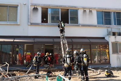 窓からの救助訓練