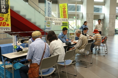 市役所にニセ電話詐欺対応ブースを設置