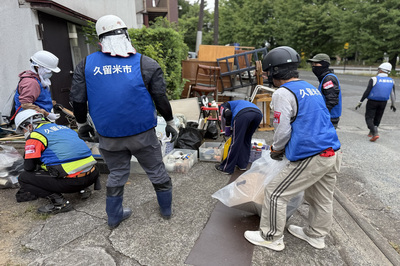 廃棄物を搬出している様子