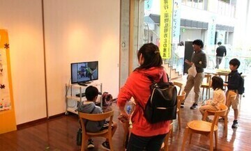 子どもたちがDVD鑑賞