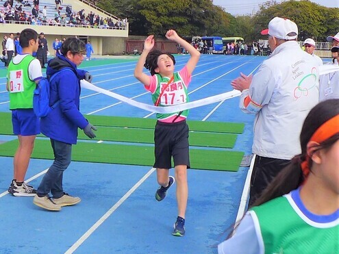 校区対抗駅伝１位のゴール