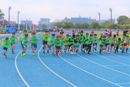 マラソンの部男子Bグループのスタート
