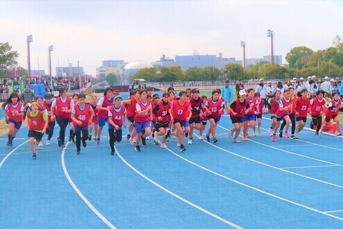 マラソンの部女子Aグループのスタート