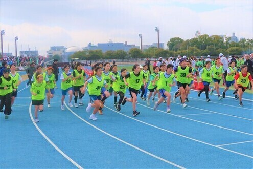 マラソンの部女子Bグループのスタート