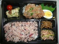 ド真ん中にトンでけ弁当