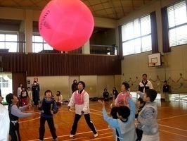 キンボール競技中の画像