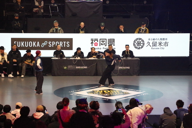 パフォーマンスを披露する選手