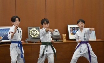 誠武塾の選手3人の集合写真