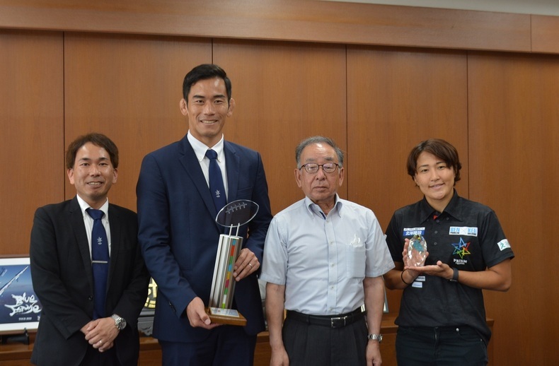 ナナイロプリズム福岡の3名と橋本副市長