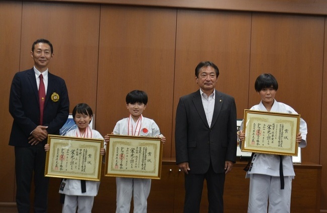 和道場の皆さんと原口市長の記念写真