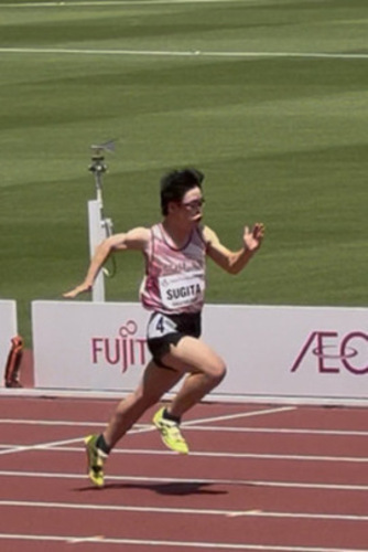 トラックを走る杉田選手