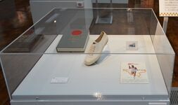 1964年の東京オリンピック聖火リレーシューズの写真