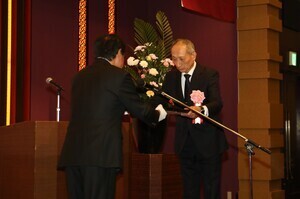 小西氏の表彰式の様子