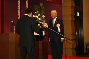 永井氏の表彰式の様子