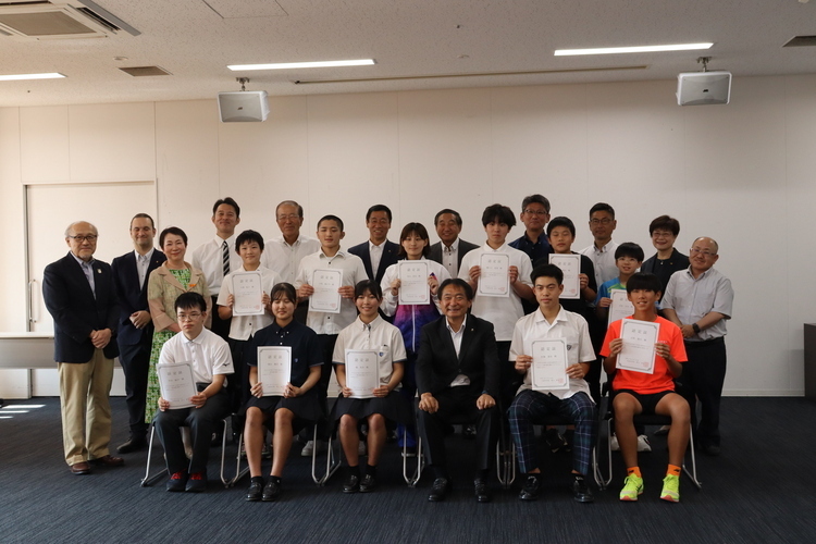認定式の集合写真