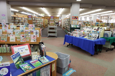 三潴図書館の館内