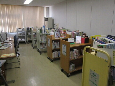 田主丸図書館仮出張所内観