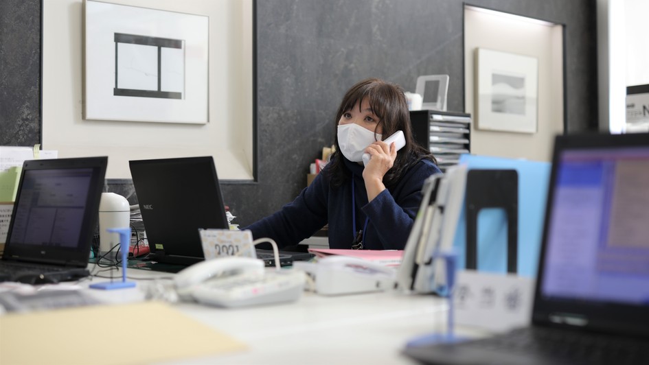 森山さんの執務風景