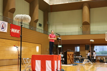 NHKラジオ・テレビ体操指導者による事前レッスン後に、一斉にラジオ体操を行いました