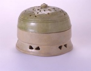 筑後国府跡出土の緑釉陶器の香炉
