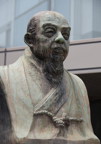 久留米リサーチセンターにある田中久重銅像