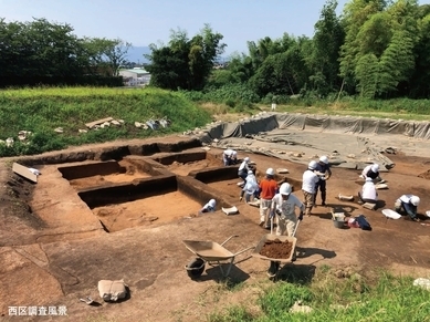 十八銭亀遺跡第1次発掘調査現場写真。写真に写っている15号住居は第1次調査最大級の住居跡です。