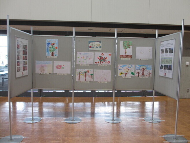 こどもスケッチ大会の作品を展示