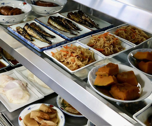 おかず陳列の写真