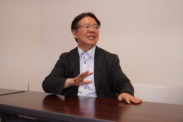 お話しする重永さん