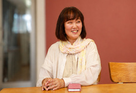 笑顔で話す長谷部さん