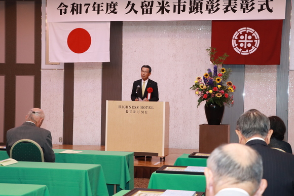 市議会議長祝辞の様子+市議会議長祝辞の様子