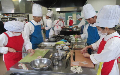 ひらめといかをお刺身にする