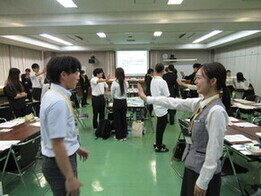1年目研修ペアワークの様子