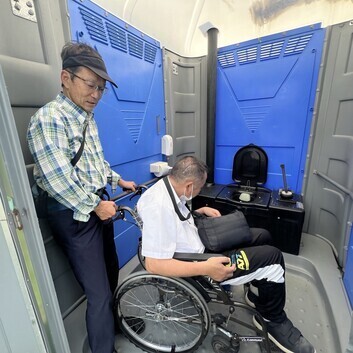 仮設トイレ