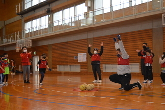 アビスパのコーチとサッカーを楽しめます