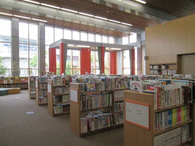 北野図書館の館内