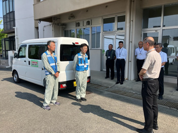 下水道施設調査第2班の出発の様子