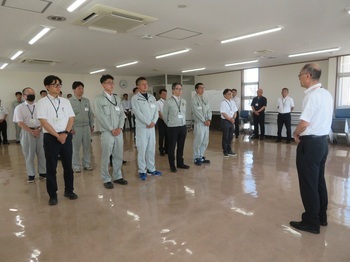 応急給水第21から26班出発式の様子