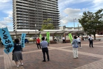 JR久留米駅東口広場での募金の様子